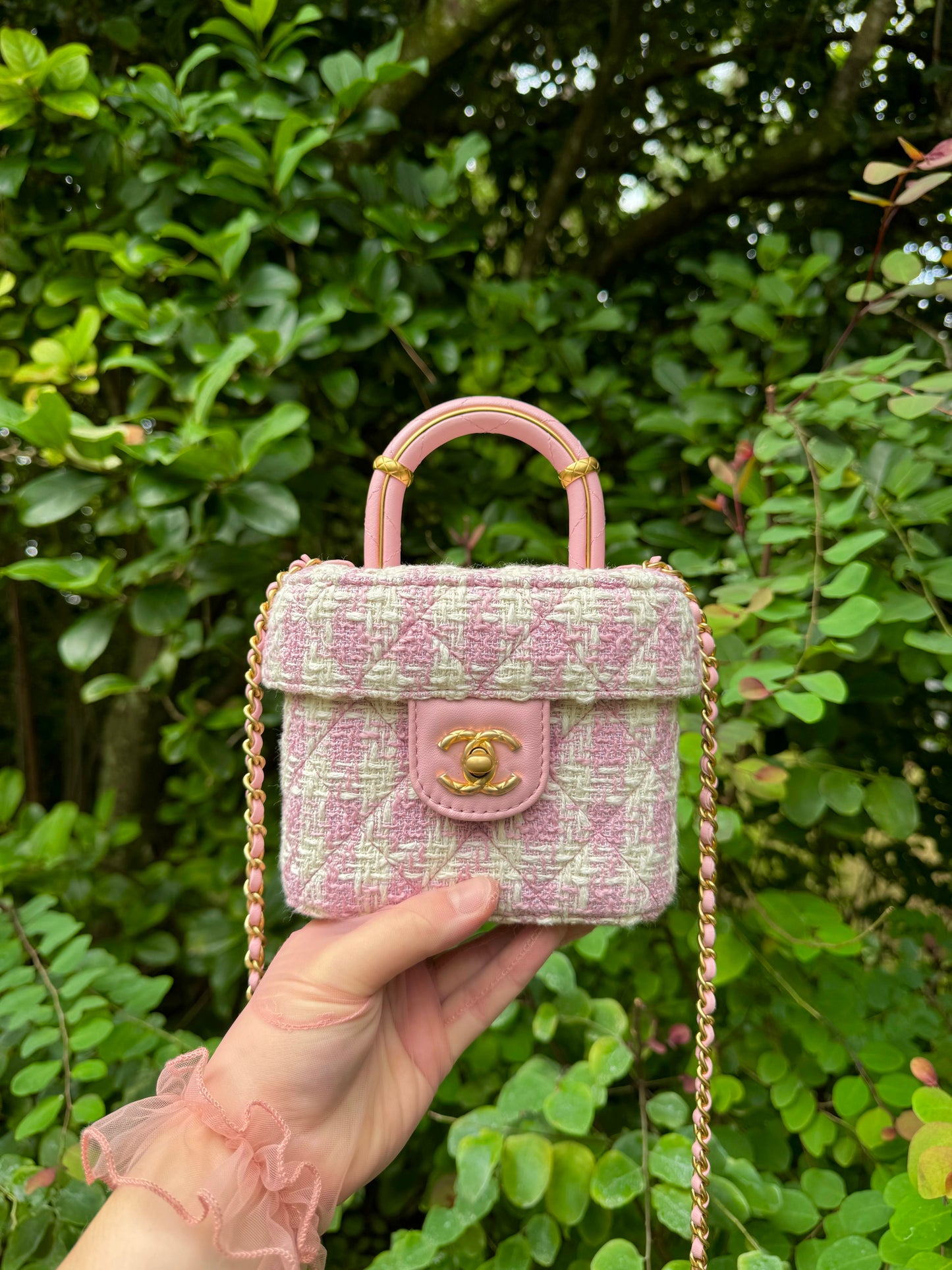 Chanel Pink Ecru Tweed Handle Crush Small Vanity Case