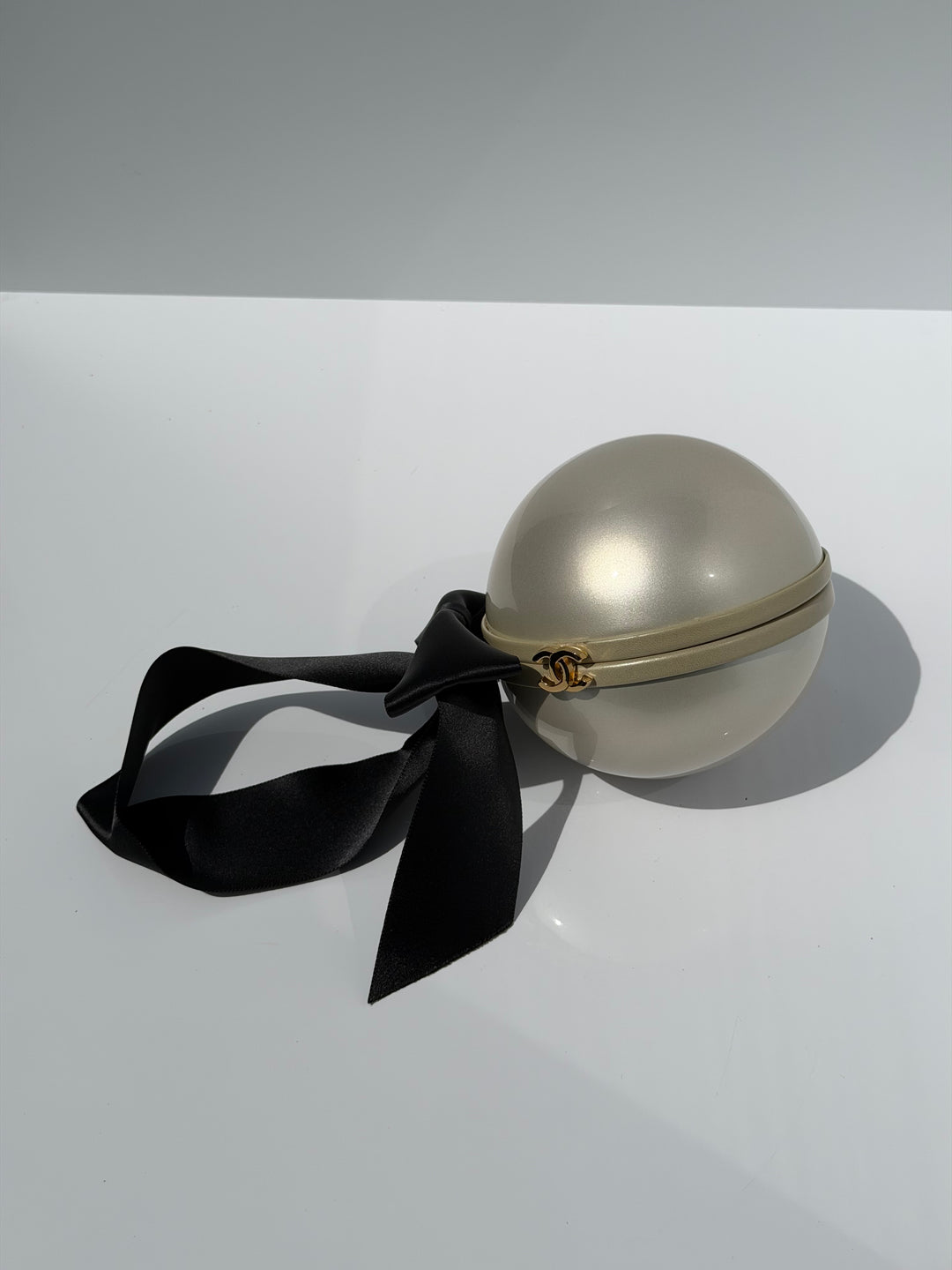 Chanel Runway Pearl Clutch Champagne Gold Lucite Black Ribbon Gold Hardware 2005