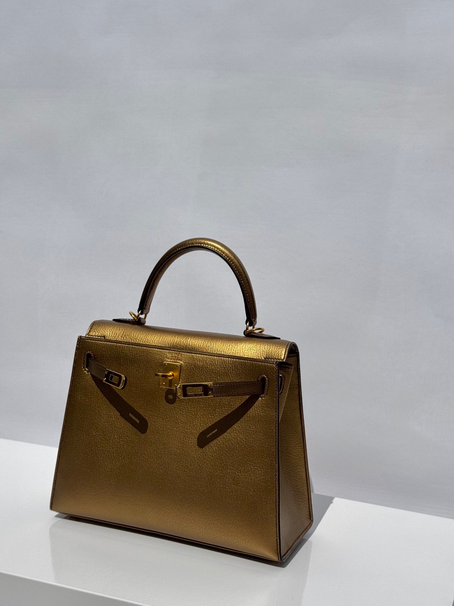 Hermes Limited Edition Bronze Chèvre Metallic Kelly 25 Sellier