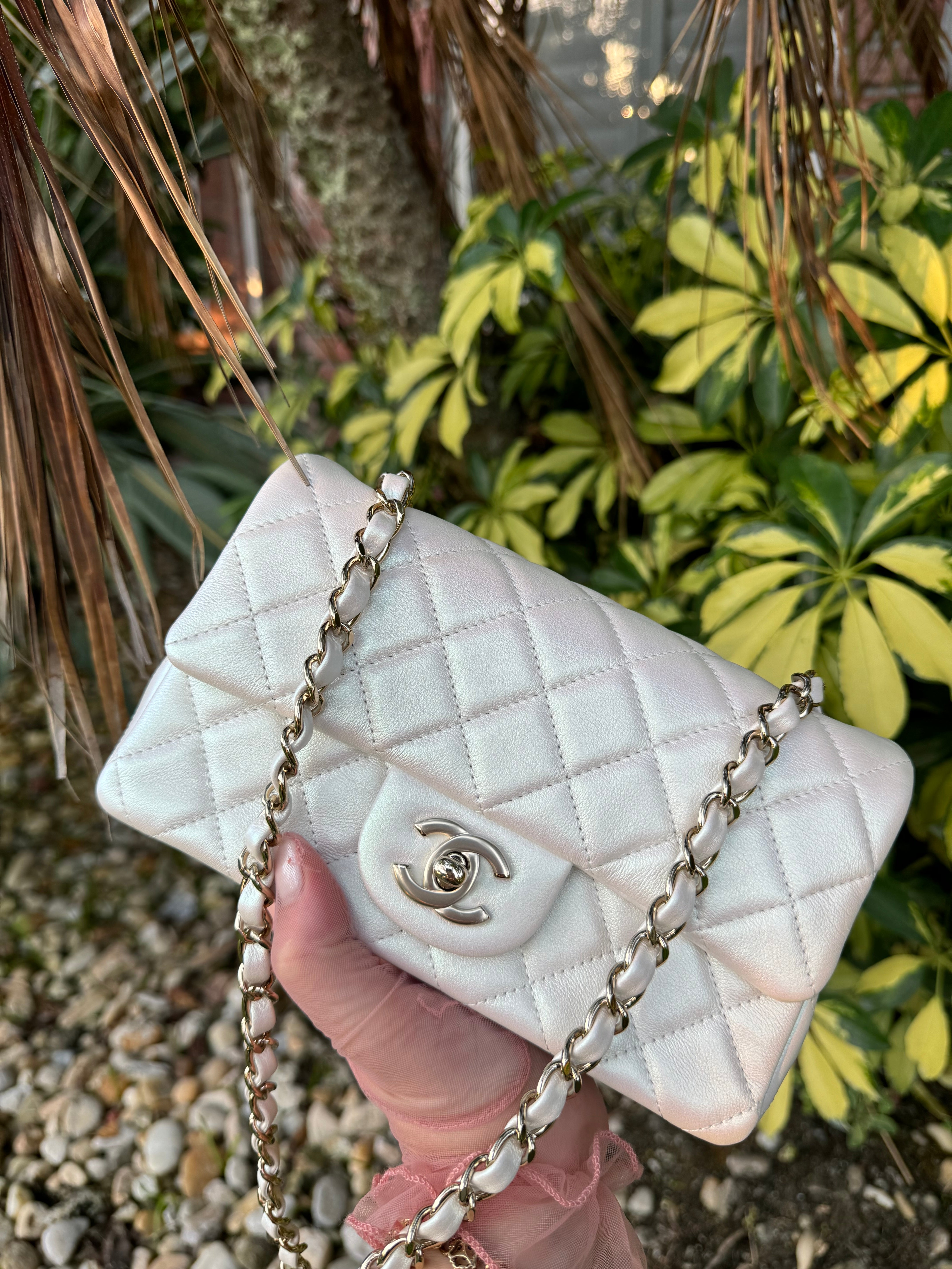 レア！！CHANEL アイボリー　ミニバッグ シャネル CHANEL ミニマトラッセ A35200 アイボリー シルバー金具