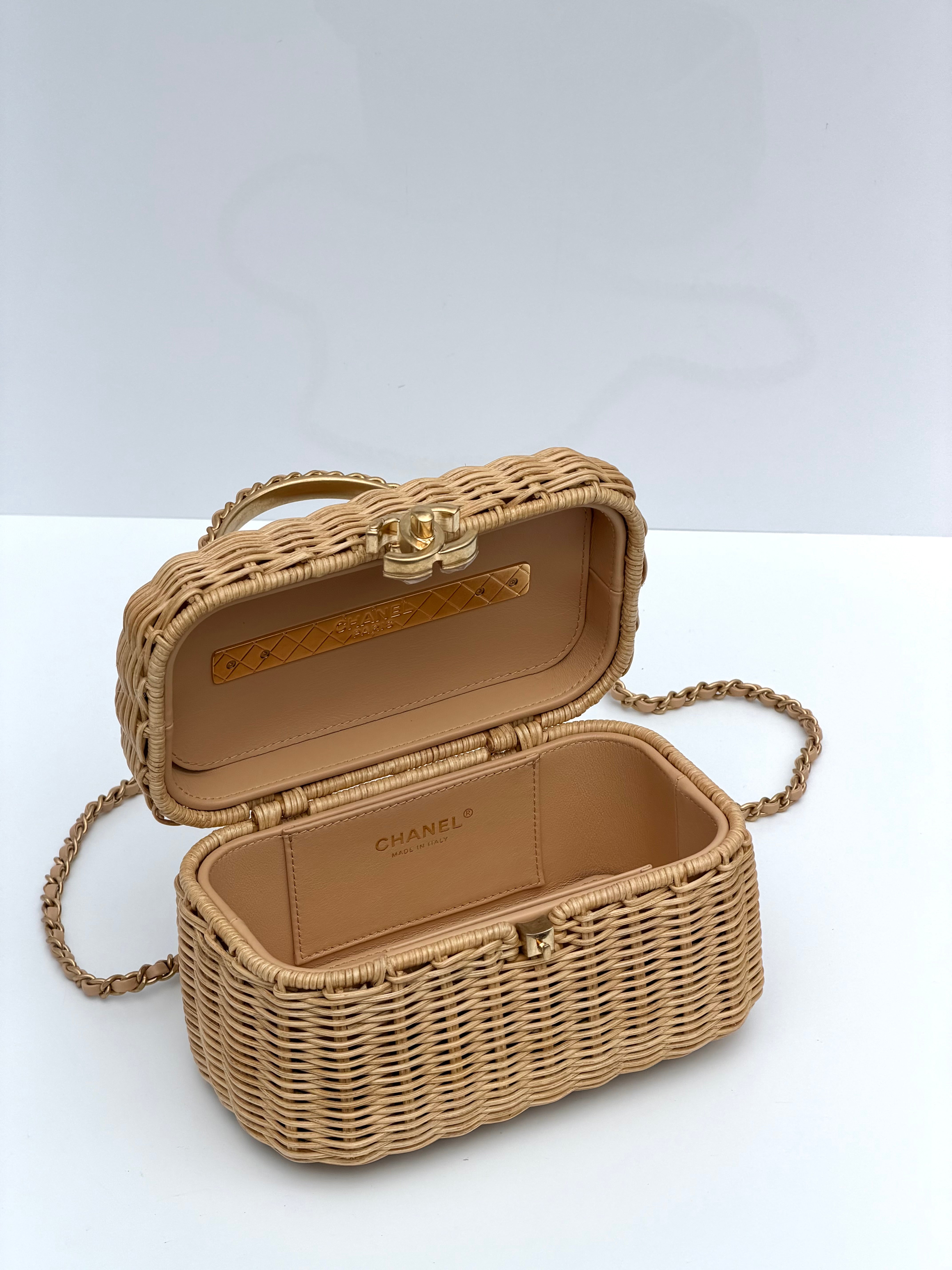 Chanel Braided Rattan Vanity Case Tan Rattan Gold Hardware 2025/26