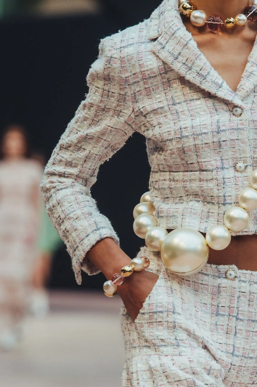 Chanel Pearl Necklace Minaudière Plexiglass And Gold Tone Metal Runway 2025/26