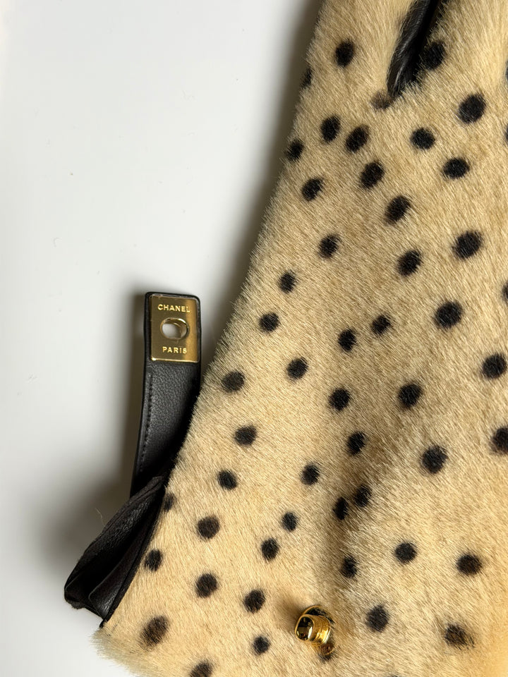 Chanel Beige & Black Spotted Lambskin Gloves with CC Turnlock Detail Gold Hardware Métiers d’Art 2026