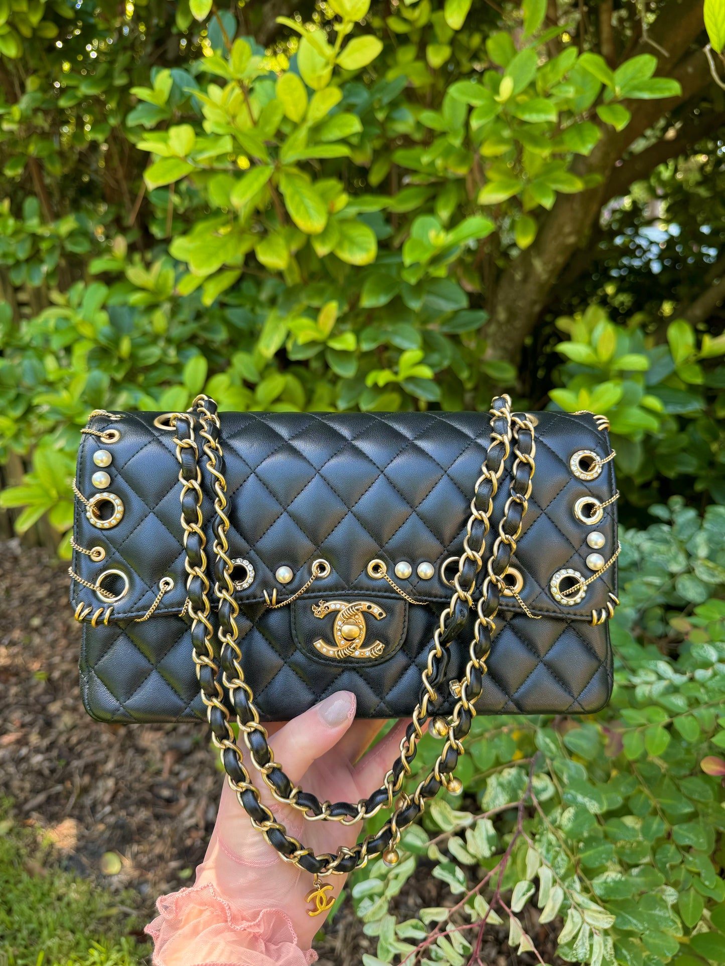 CHANEL 2019 PIERCING CHARMS BLACK MEDIUM CLASSIC DOUBLE FLAP BAG