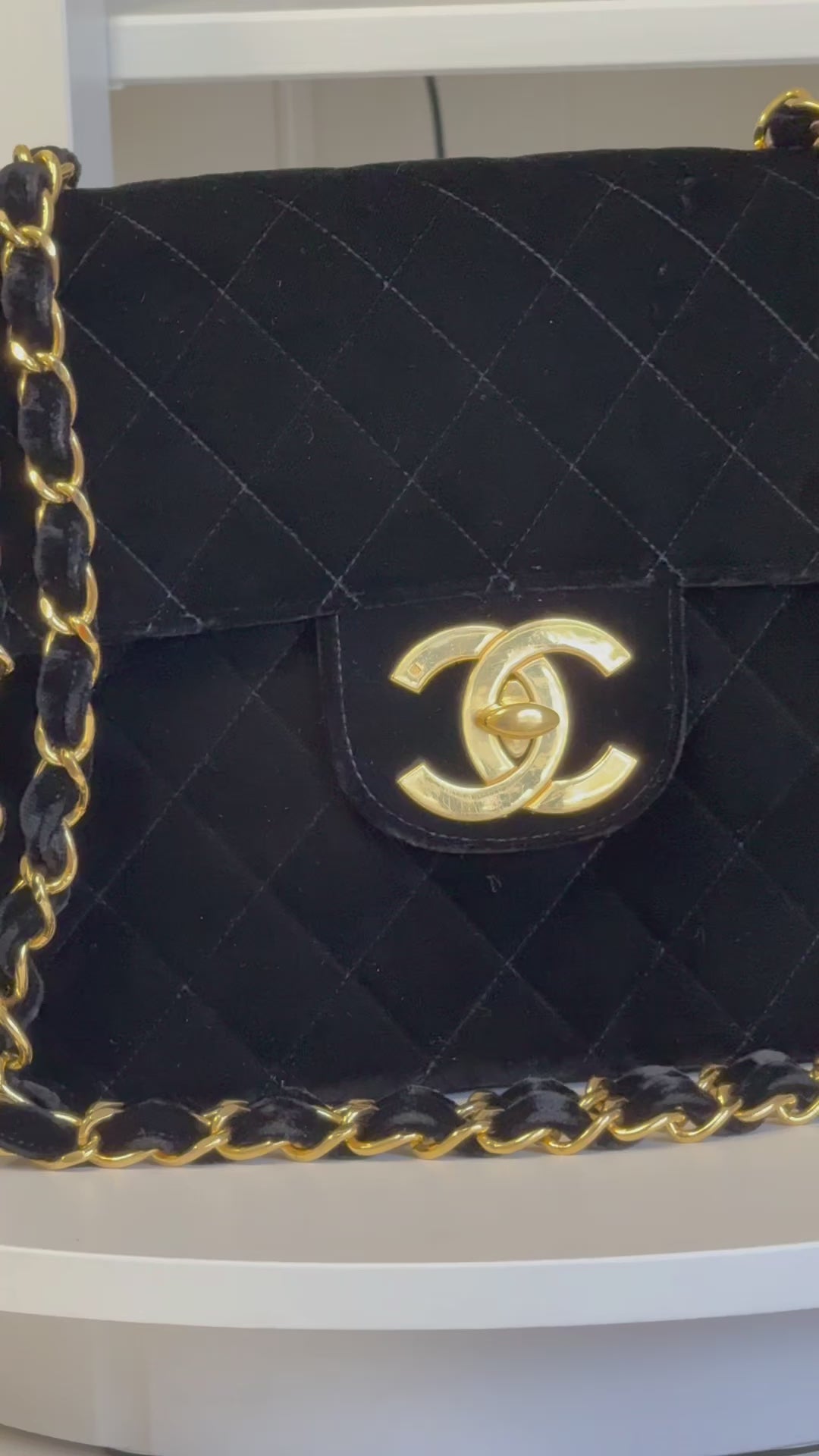 CHANEL 1995 VINTAGE BLACK VELVET JUMBO CLASSIC FLAP