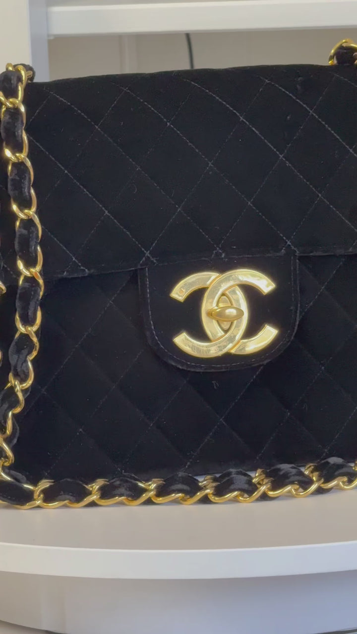 CHANEL 1995 VINTAGE BLACK VELVET JUMBO CLASSIC FLAP